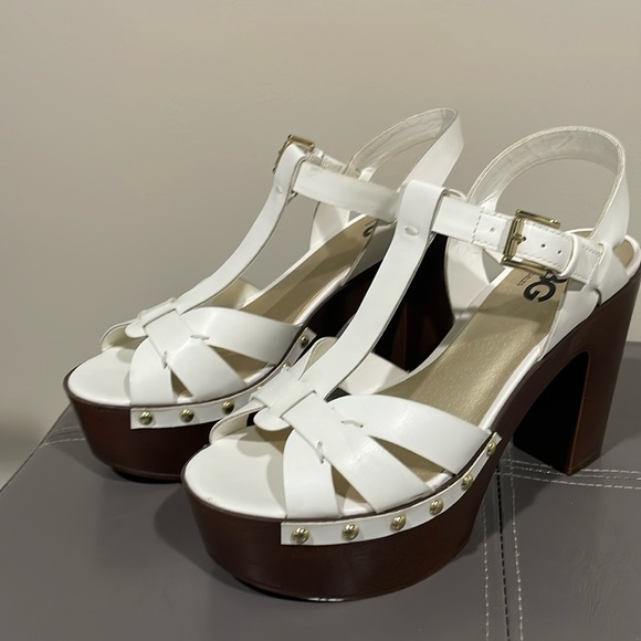 GBG Jinnie white platform wooden heel sandals - Picture 1 of 4